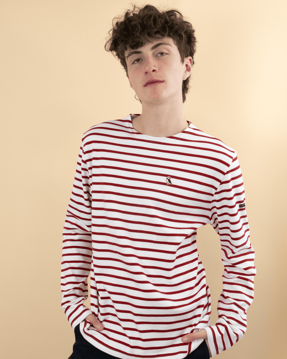 Marinière Originale Homme Rouge - Gauvain Paris, portée de face, studio